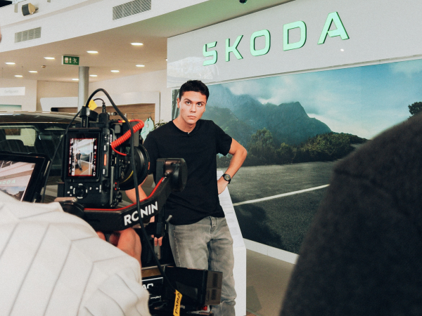 PIA pentru prieteni: cum am petrecut o zi cu David Popovici la noi în showroom