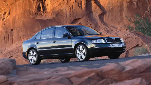 Škoda Superb împlinește 25 de ani: modelul care a făcut din spațiu un punct de diferență