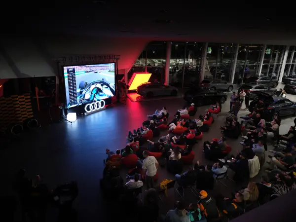 Cine se trezește de dimineață, la PIA ajunge: peste 100 de pasionați au urmărit debutul Audi în F1