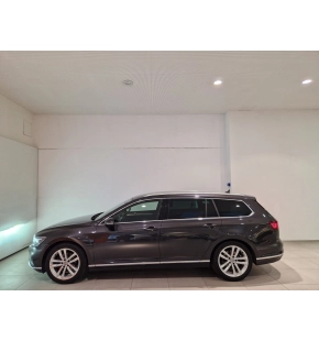 VW Passat Variant Elegance TDI SCR DSG thumbnail