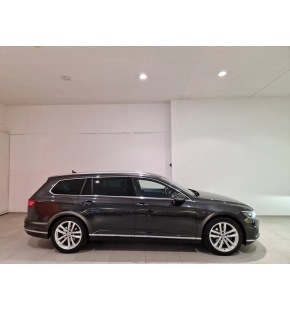 VW Passat Variant Elegance TDI SCR DSG thumbnail