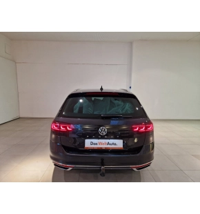 VW Passat Variant Elegance TDI SCR DSG thumbnail