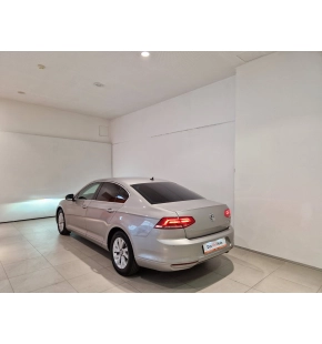 VW Passat Comfortline 2.0 TDI thumbnail