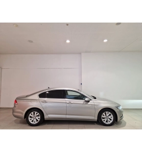 VW Passat Comfortline 2.0 TDI thumbnail