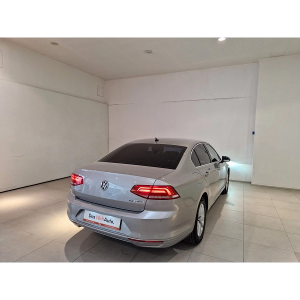 VW Passat Comfortline 2.0 TDI