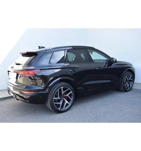 Audi Q6 e-tron quattro thumbnail