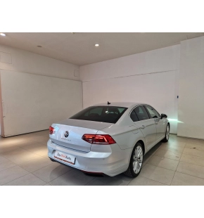 VW Passat Comfortline 2.0 TDI DSG thumbnail