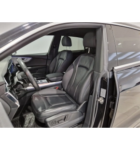 Audi Q8 50 TDI quattro thumbnail
