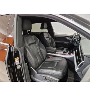 Audi Q8 50 TDI quattro thumbnail