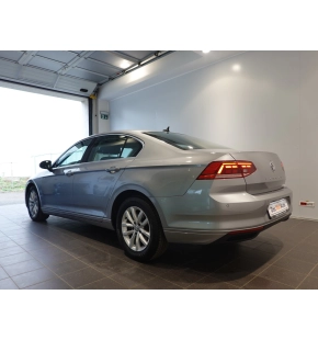 VW Noul Passat Comfortline 2.0 TDI DSG thumbnail