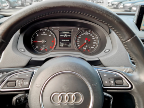 Audi Q3 Sport 2.0 TDI quattro thumbnail