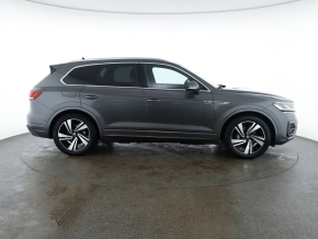 VW Touareg R-Style V6 TDI thumbnail