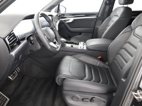 VW Touareg R-Style V6 TDI thumbnail