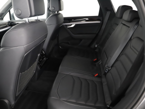 VW Touareg R-Style V6 TDI thumbnail