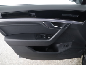 VW Touareg R-Style V6 TDI thumbnail