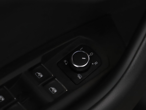 VW Touareg R-Style V6 TDI thumbnail