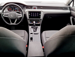 VW Passat Variant TDI SCR DSG thumbnail