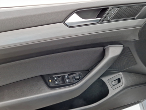 VW Passat Variant TDI SCR DSG thumbnail
