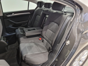 VW Noul Passat Comfortline 2.0 TDI DSG thumbnail
