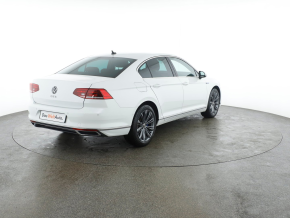 VW Passat GTE thumbnail