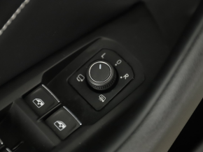 VW Passat GTE thumbnail