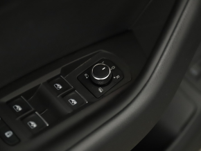 VW Touareg R-Line TDI 4MOTION thumbnail