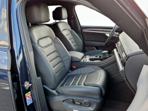 VW Touareg R-Style V6 TFSI thumbnail