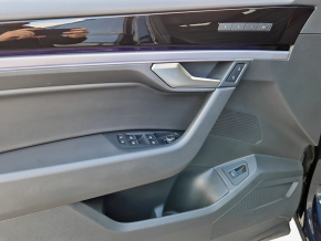 VW Touareg R-Style V6 TFSI thumbnail