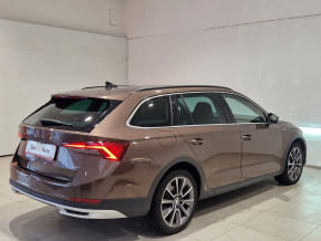 Škoda OCTAVIA COMBI SCOUT 2.0 TDI DSG 4x4 thumbnail