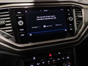 VW T-Roc Design 1.5 TSI DSG thumbnail