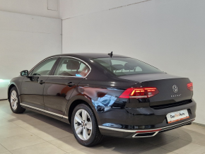 VW Noul Passat Highline 2.0 TDI DSG thumbnail