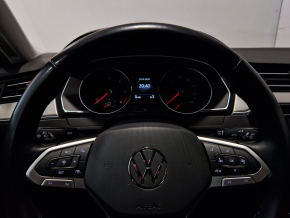 VW Noul Passat Highline 2.0 TDI DSG thumbnail