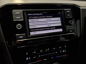VW Noul Passat Highline 2.0 TDI DSG thumbnail