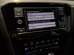 VW Noul Passat Highline 2.0 TDI DSG thumbnail