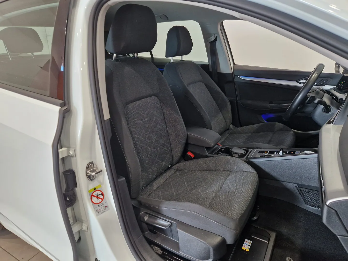 VW Noul Golf Life 1.5 eTSI ACT DSG mild hyb