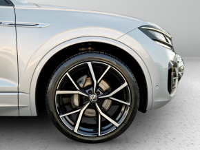 VW Touareg R-Style V6 TDI thumbnail