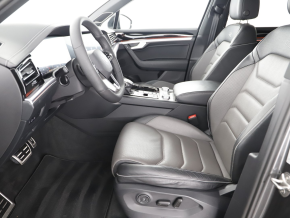 VW Touareg R-Style V6 TDI thumbnail