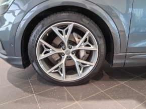 Audi Q8 50 TDI quattro thumbnail