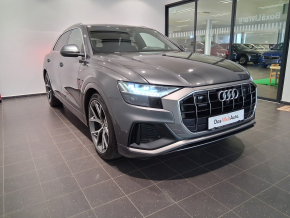 Audi Q8 50 TDI quattro thumbnail