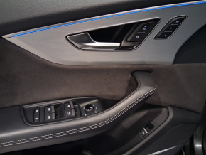 Audi Q8 50 TDI quattro thumbnail