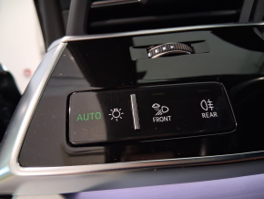 Audi Q8 50 TDI quattro thumbnail