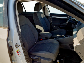 VW Noul Golf Life 1.5 eTSI ACT DSG mild hyb thumbnail