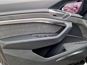 Audi e-tron SB S line 50 quattro thumbnail