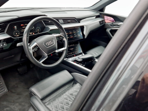 Audi e-tron SB S line 50 quattro thumbnail