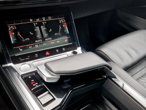 Audi e-tron SB S line 50 quattro thumbnail