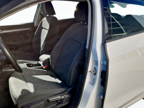 VW Noul Golf Life 1.0 TSI thumbnail