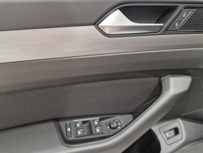 VW Passat Variant TDI SCR DSG thumbnail