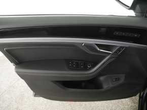 VW Touareg R-Line TDI 4MOTION thumbnail