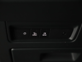 VW Touareg R-Line TDI 4MOTION thumbnail