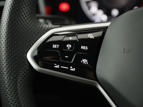 VW Touareg R-Line TDI 4MOTION thumbnail